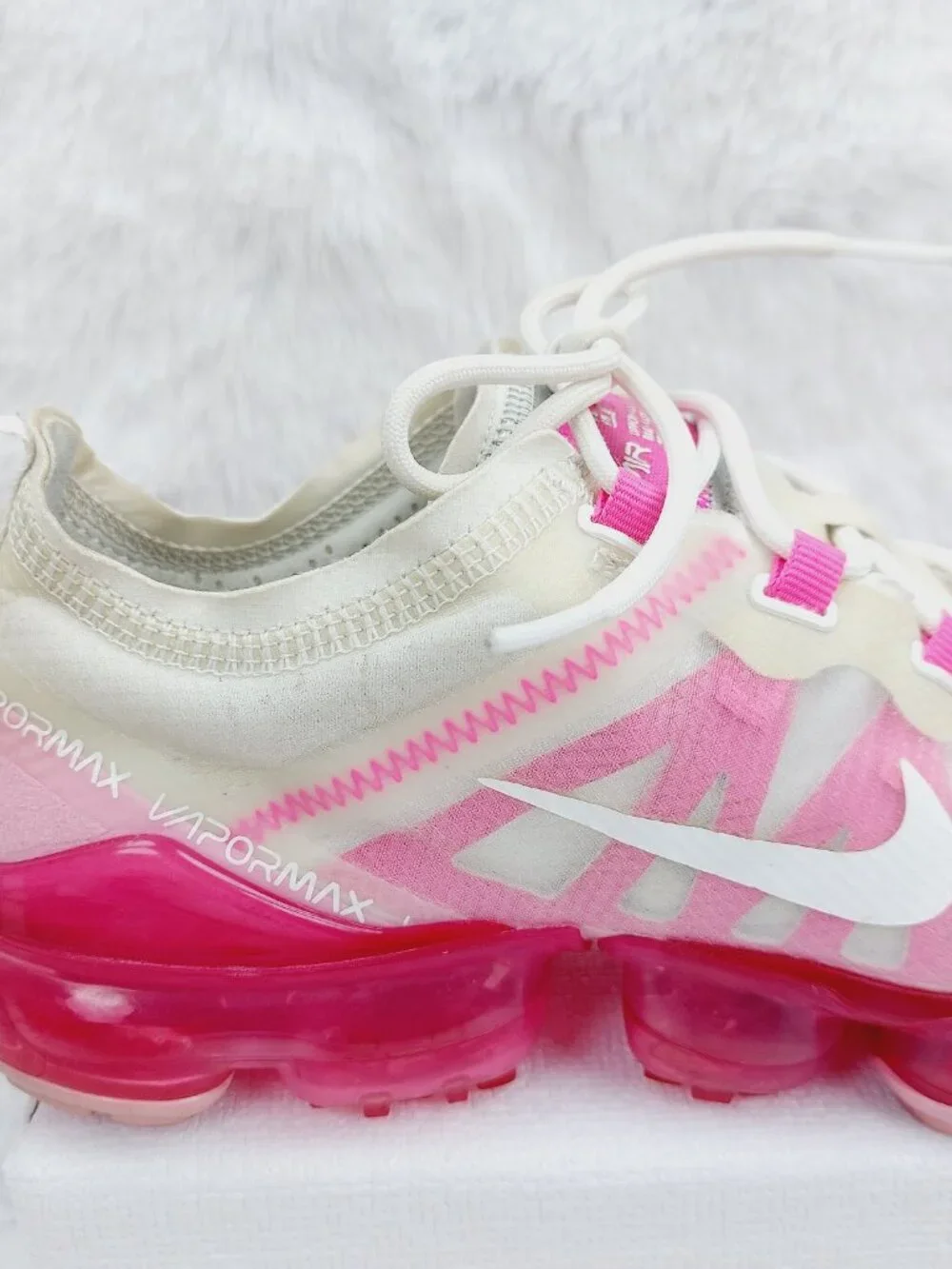Nike Women's White Rose Pink Air Vapormax Low Top Athletic Sneaker Size 8
